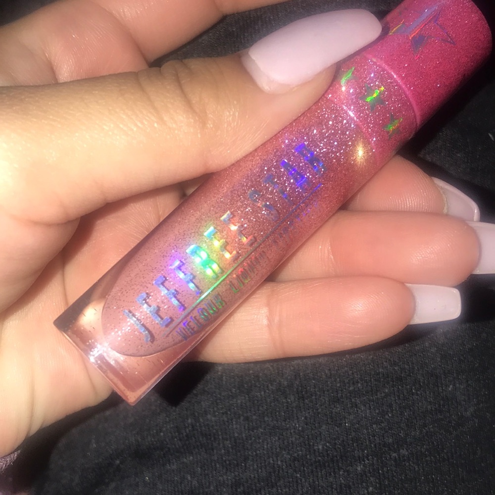 Liquid lipstick